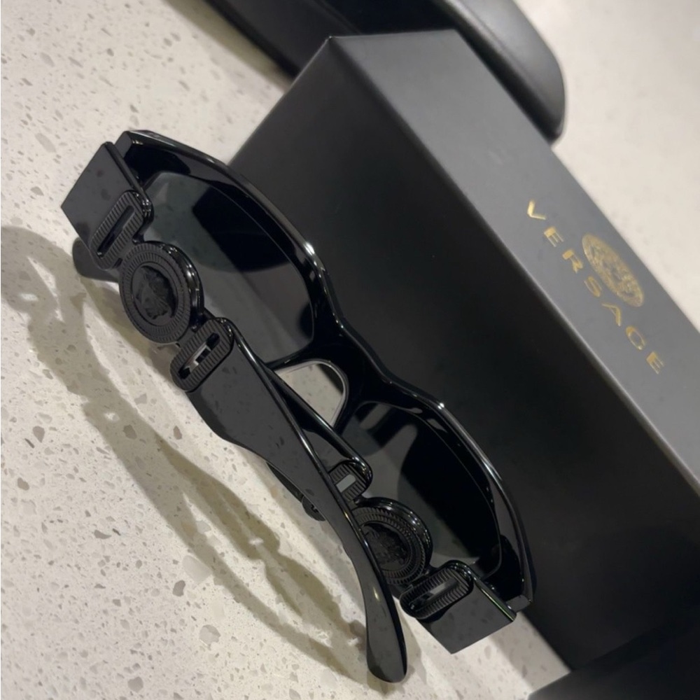 NEW Versace Medusa Biggie Sunglasses | 50% OFF RETAIL - Picture 3 of 4